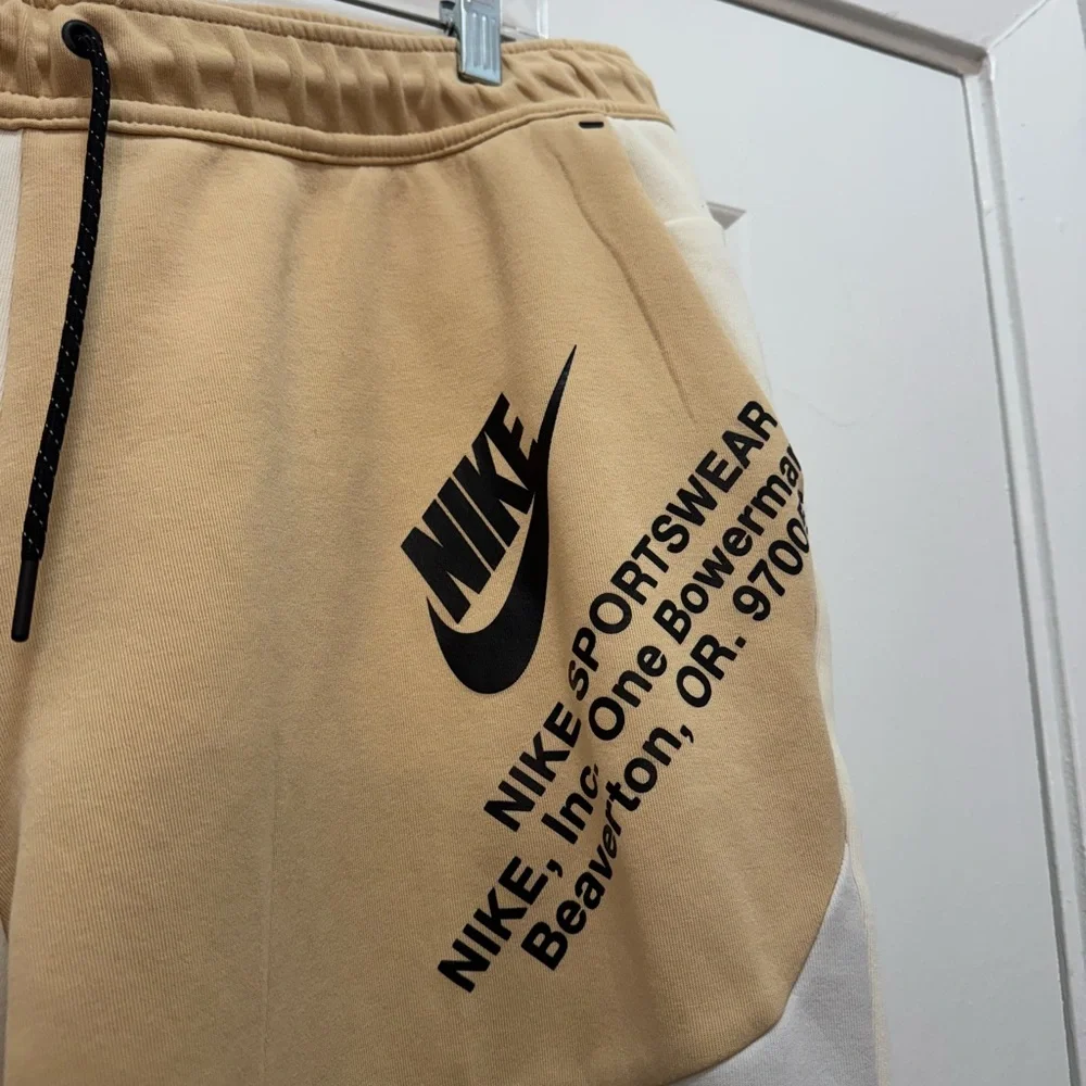 Nike Sportswear Tech Fleece Joggers Cream Light Bone - Picture 4 of 14